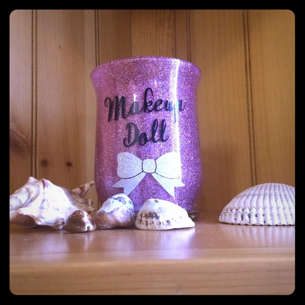 Makeup brush holder